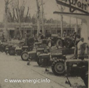 Energic agricole show 1958 exterior stands with Patissier personnel next to a motoculteur 409/411