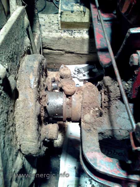 Energic C7 Wheel clutch before restoration.