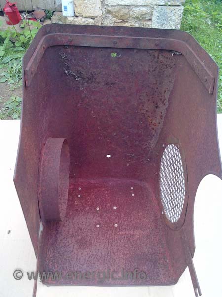 Engeric C7 Bonnet inside with ducted vent.